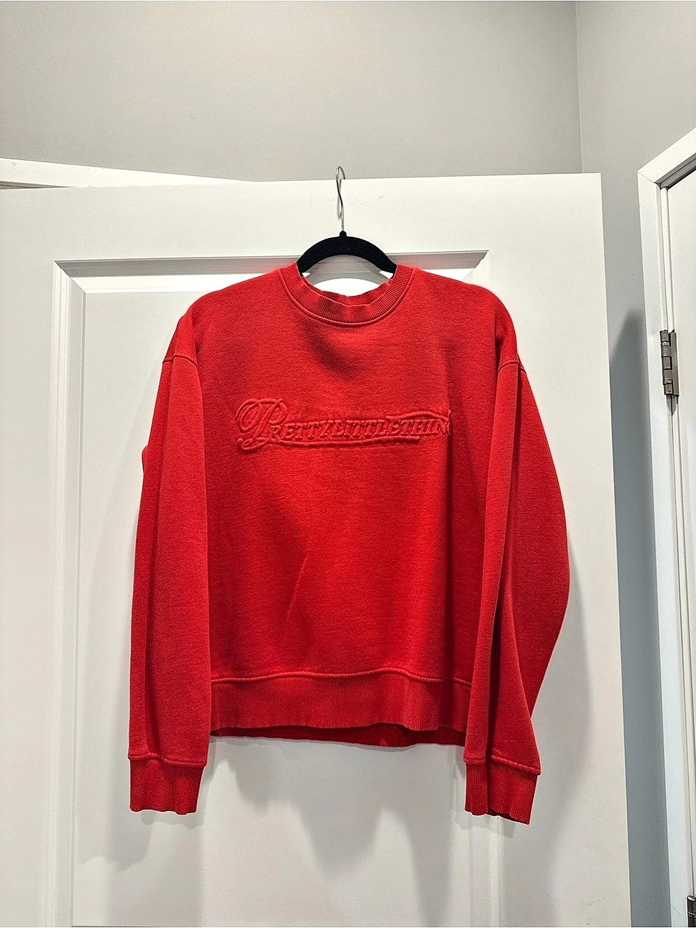 PrettyLittleThing Logo Oversized Crew Sweatshirt Red